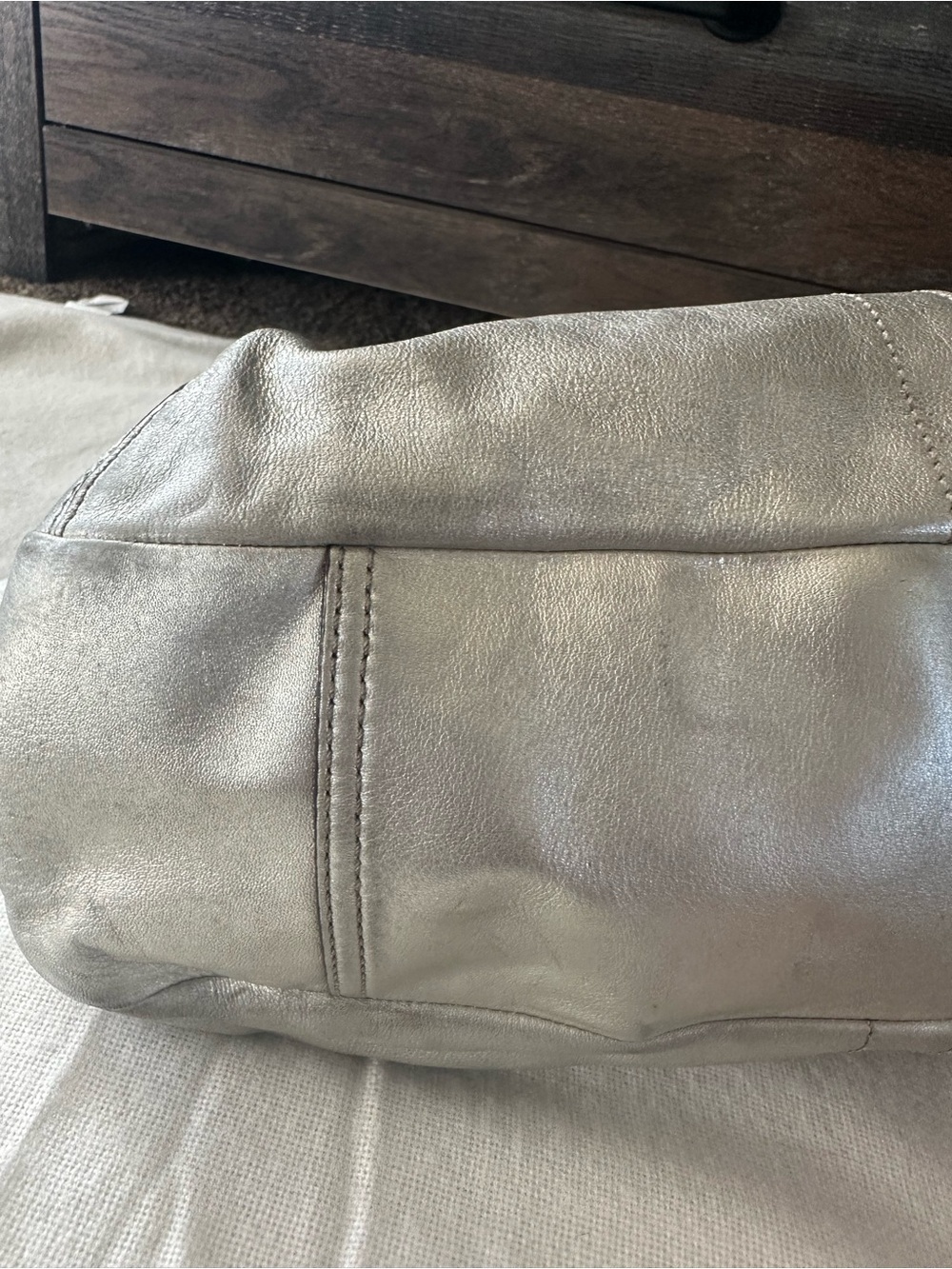 Coach Silver Leather Shoulder Bag with Kiss-Lock Frame - Picture 5 of 14